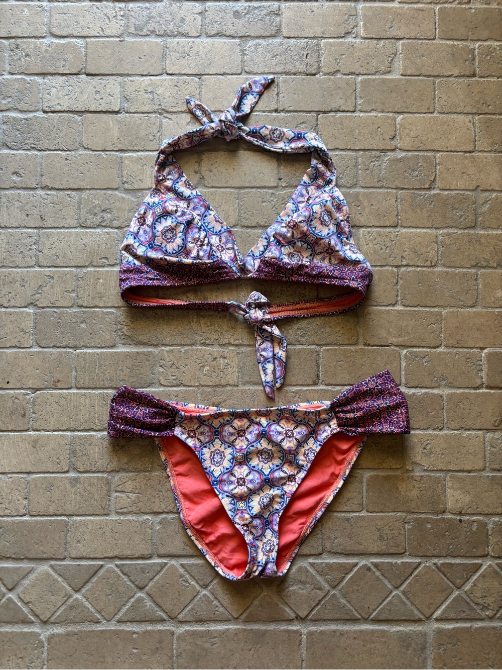 O’Neill pastel colorful bikini. Top: M bottom:XL